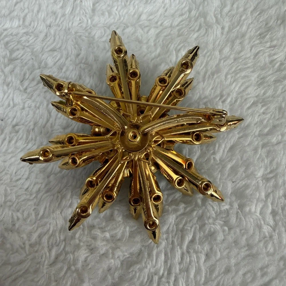 Vintage‎ Green Rhinestone Starburst Brooch Gold Tone Cats Eye Cabochon Statement